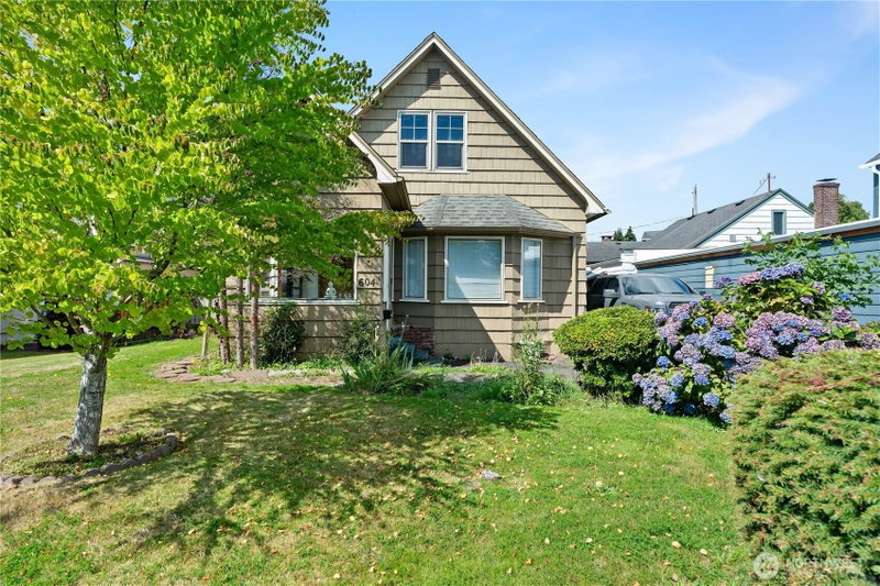 604 Simpson Avenue photo 1