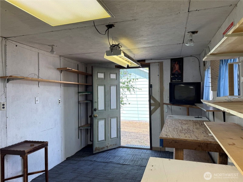 602 SE Trinity Avenue photo 25