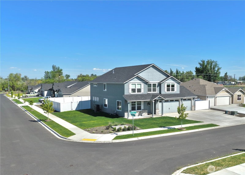519 N Lessor Loop photo 1