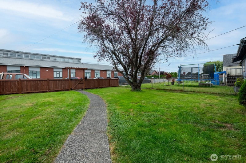 1812 Bay Avenue photo 33
