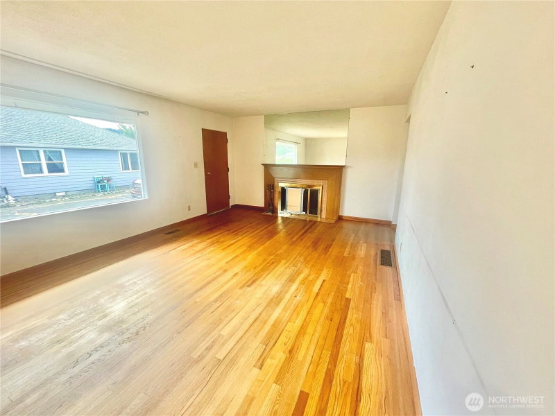 610 SW Front Avenue photo 2