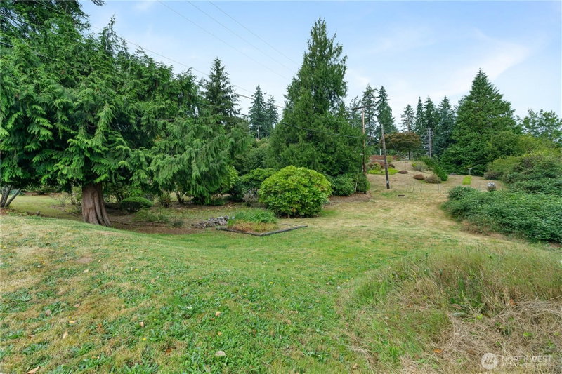 7 XX 7th Avenue photo 1