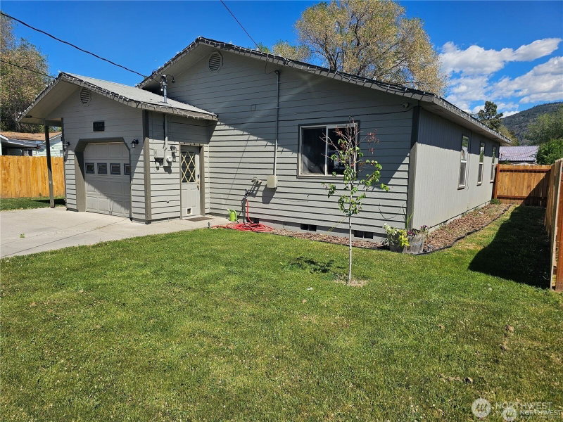 315 Juniper Street photo 2