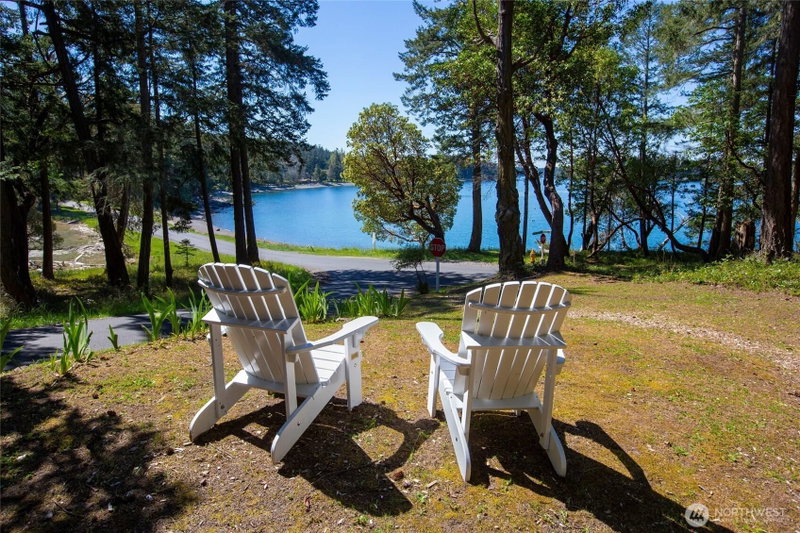40 Brooks Lane photo 1