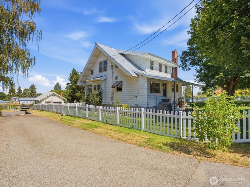618 E Birch Street photo 39