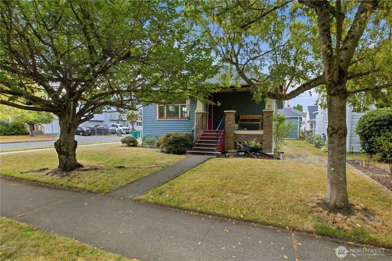 1081 Lafromboise Street photo 2