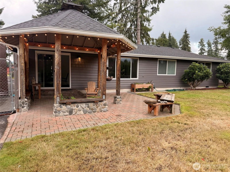 853 Robin Hood Loop photo 2