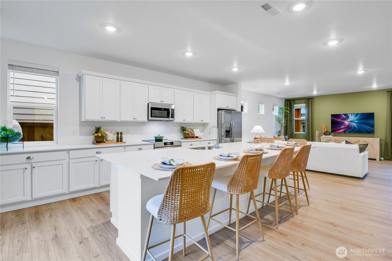 2718 Wonderland Way photo 2