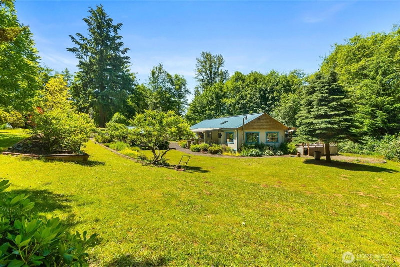 165 Maple Crest Drive photo 2