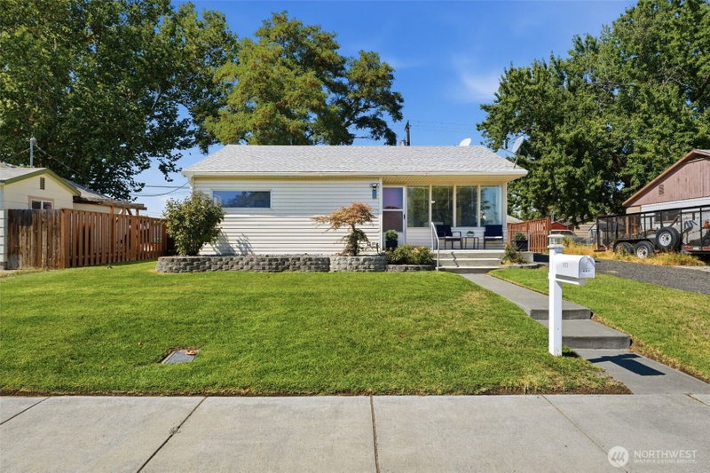 803 Smith Avenue photo 2