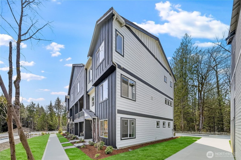 32370 Anchor Avenue SE photo 2