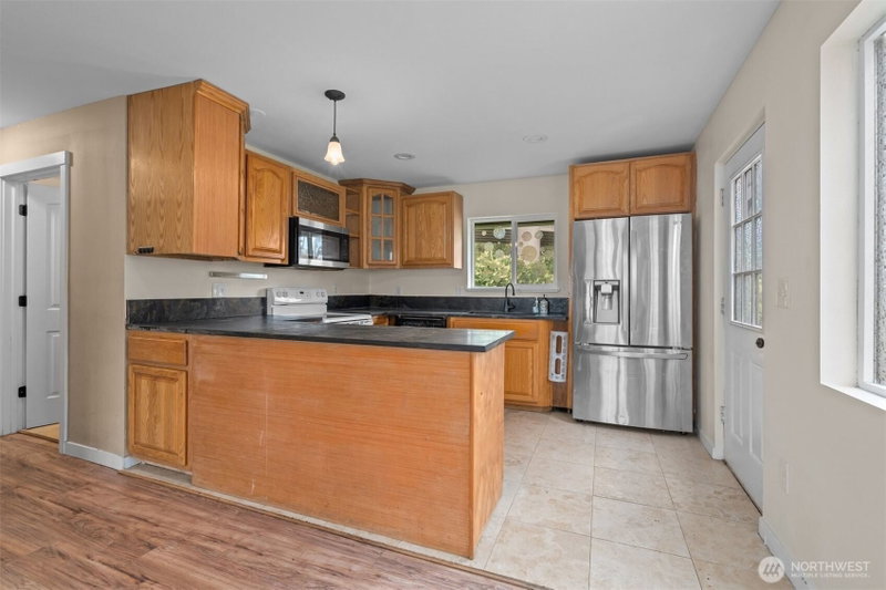 13315 Valley Avenue E photo 2