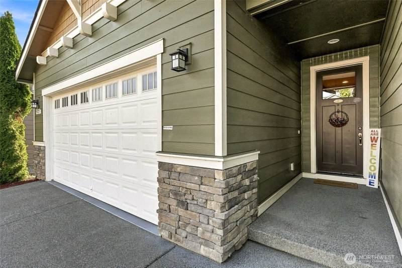 9023 Silverspot Drive SE photo 2