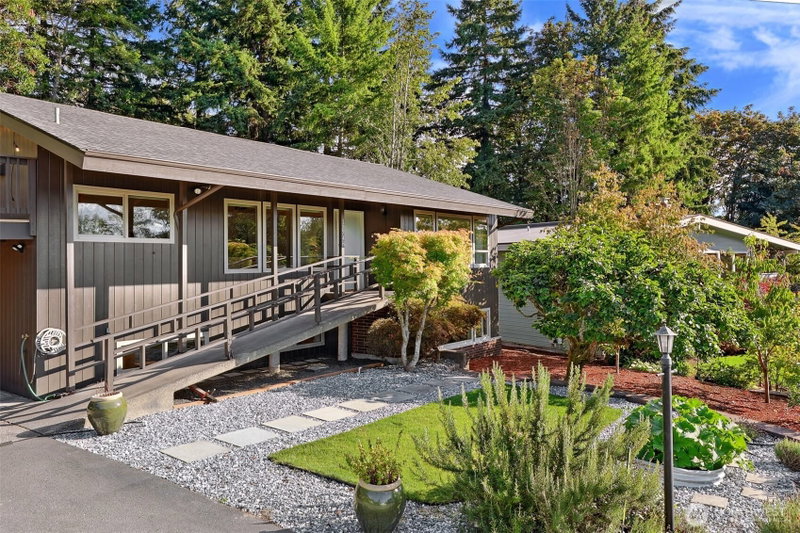 13748 16th Avenue SW photo 2