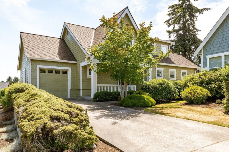 1402 Starview Court photo 2