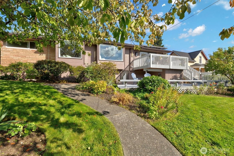 18750 Fjord Drive NE photo 2