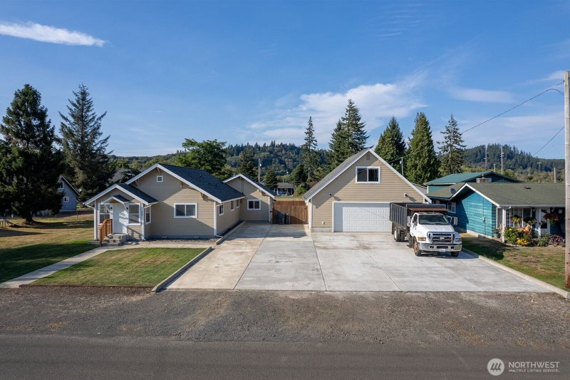 410 E Scott Street photo 1