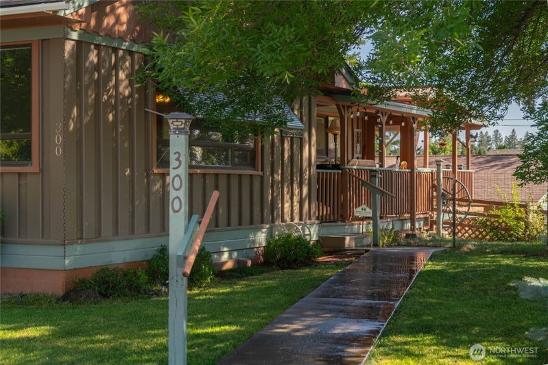 300 E Birch Street photo 1