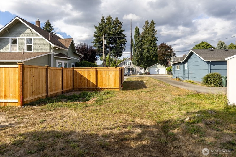 1120 Thompson Street photo 16