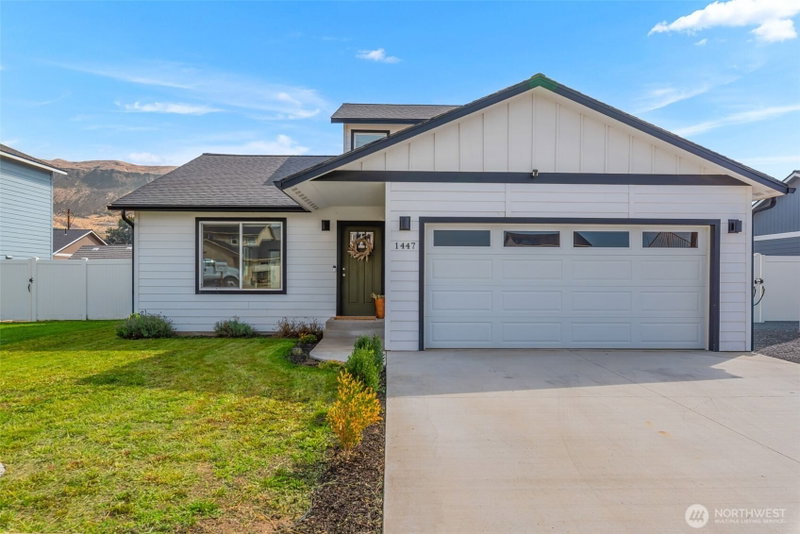 1447 Curtis Drive photo 1