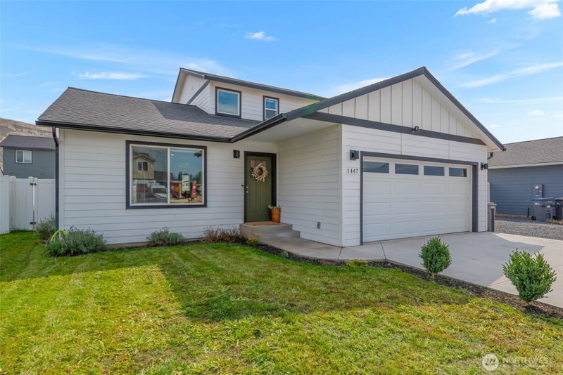 1447 Curtis Drive photo 2
