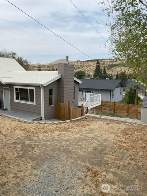 923 E Wapato Avenue photo 2