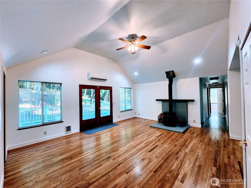 8542 Battle Point Drive NE photo 2