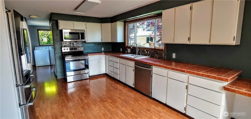 341 Mackenzie Drive photo 2