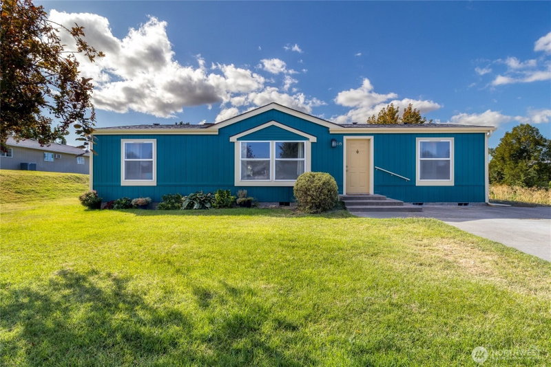 1015 W Whitman Drive photo 1