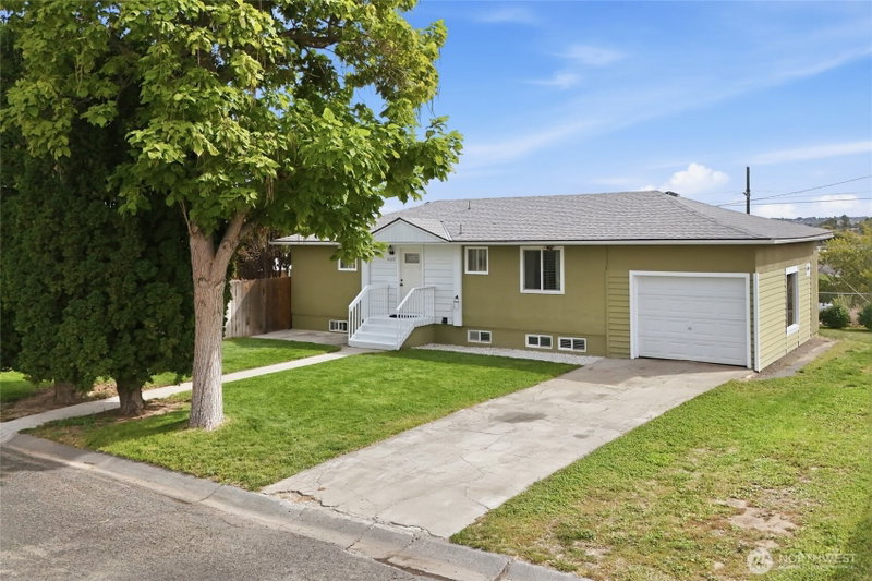4289 Joann Drive NE photo 1