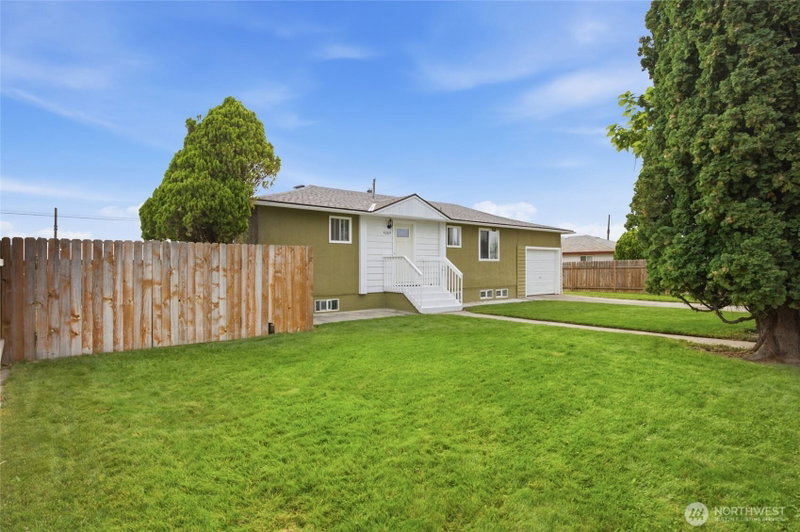 4289 Joann Drive NE photo 2