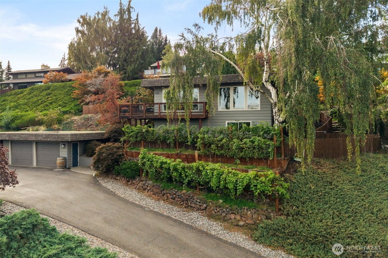 2020 Overlook Drive photo 2