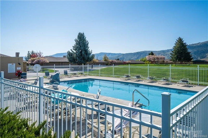 1 Halmalka Court #504B photo 2