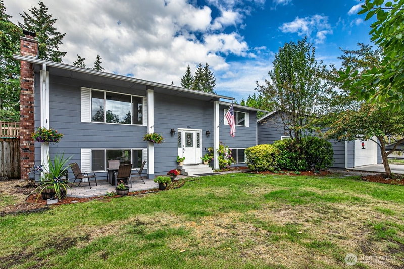 2704 180th Avenue E photo 1