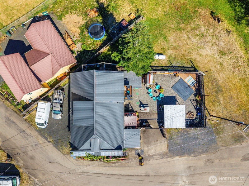 8 Fairgrounds Road photo 2