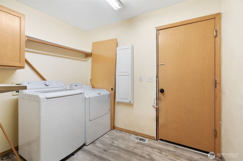 6037 NE Whale Dancer Court NE photo 40