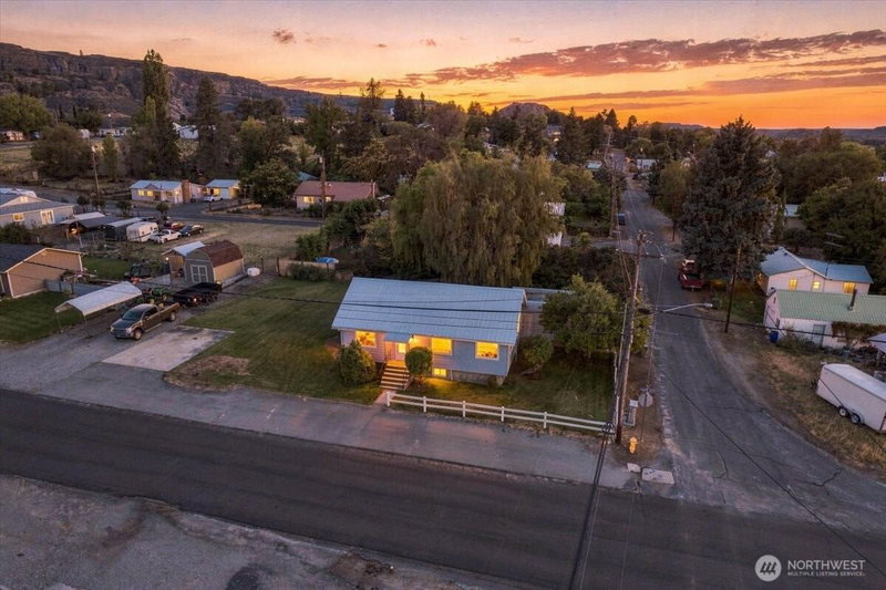 103 Electric Boulevard photo 1