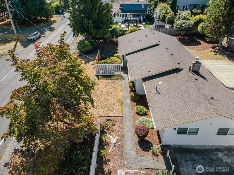 2104 SE 7th Street photo 2