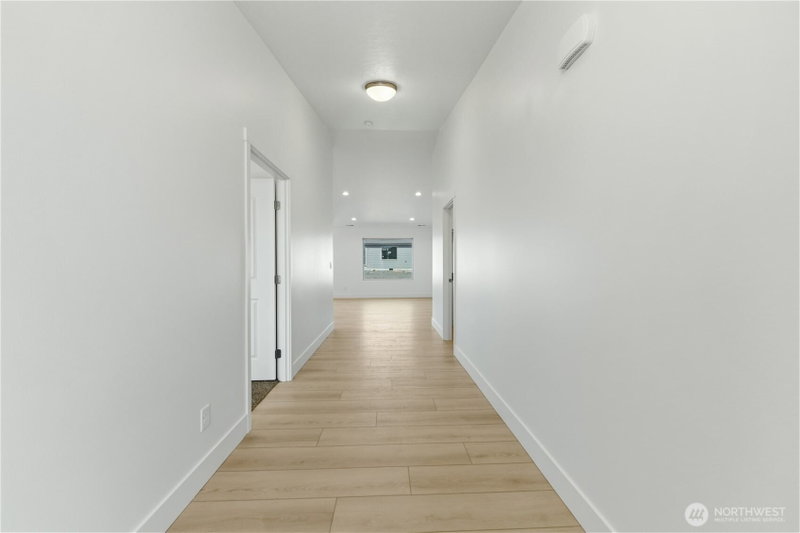 321 N Lessor Loop photo 2