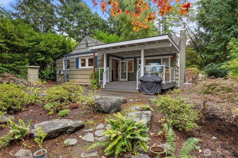 2775 Marine Drive photo 2