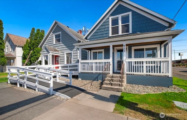623 W Market Street photo 1
