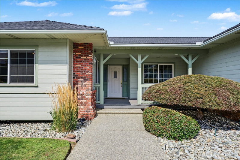 1716 Windsor Court photo 2