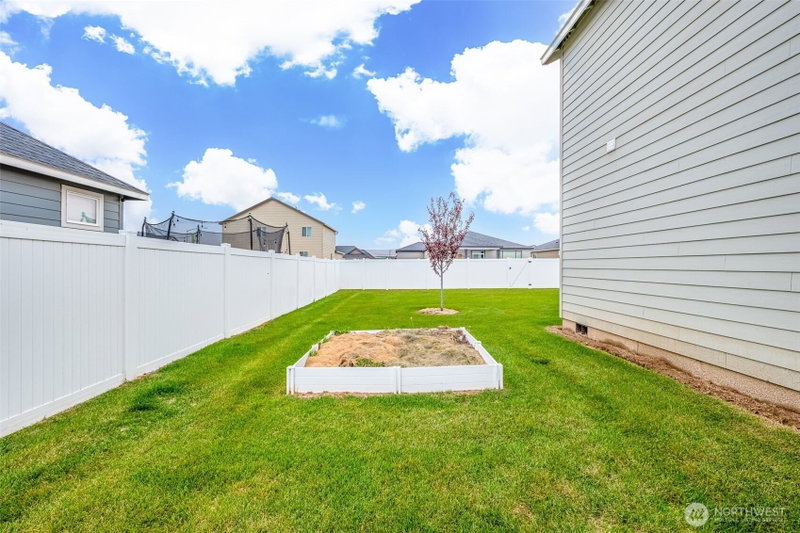 707 I St NE photo 38
