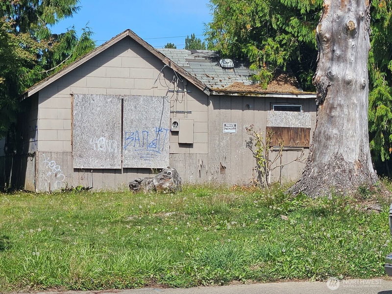 911 Miller Street photo 5