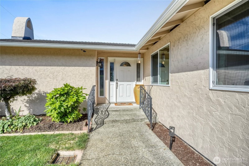 1112 N 38th Street photo 2