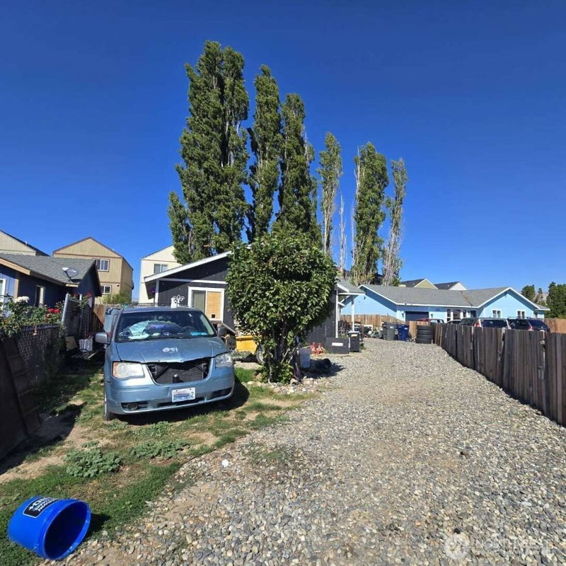 1561 Cashmere Street photo 2