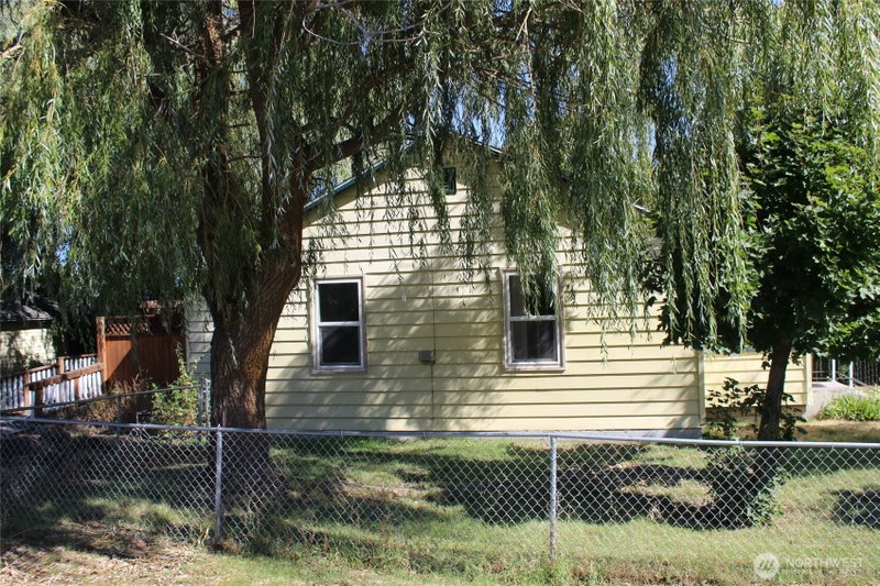 208 Sinclair photo 2