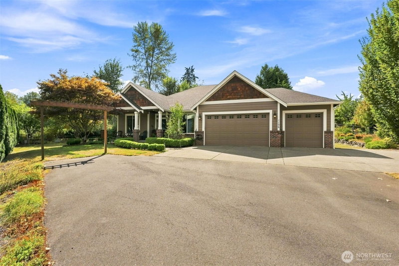 1106 15th Avenue SW photo 2