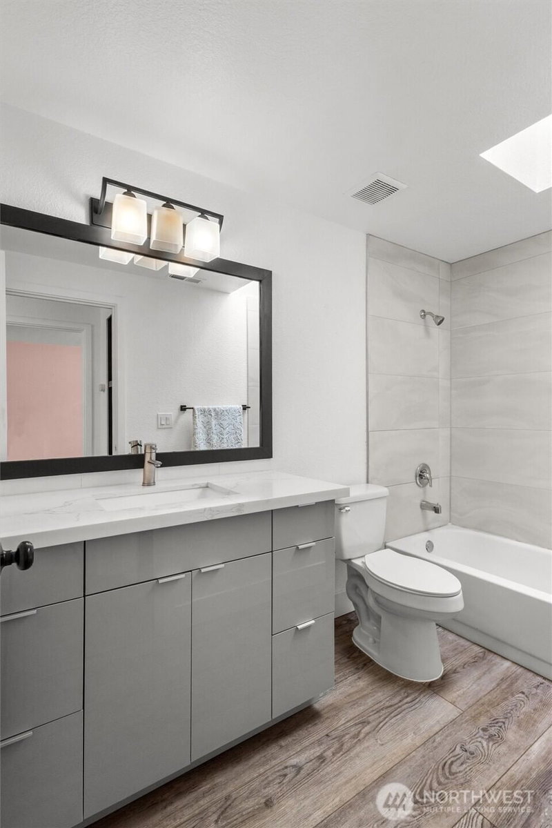 8902 158th Street E photo 40