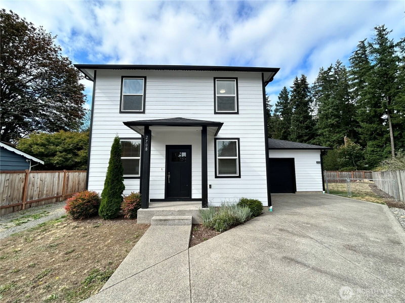 2708 Alderbrook Court N photo 1